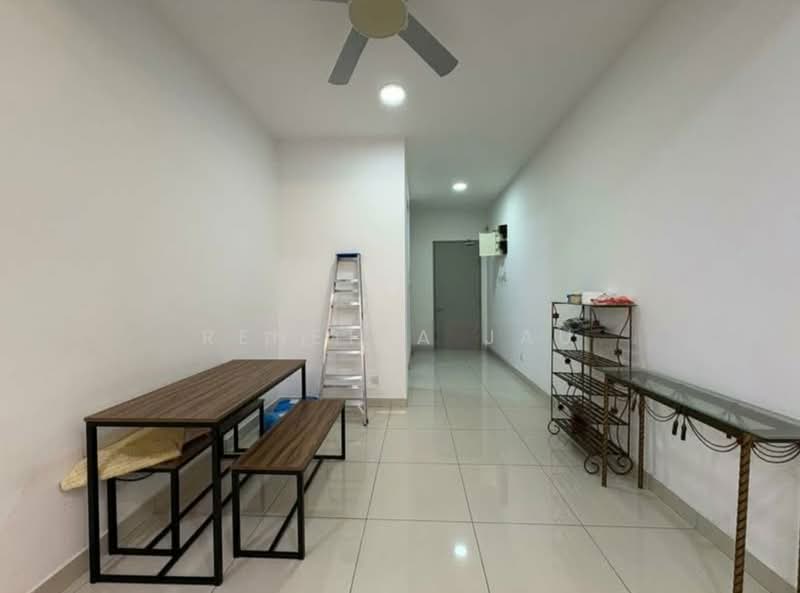 Kondominium untuk Disewa di Legend Heights - Renetta Jau - Corridor - PropertyGuru.com.my