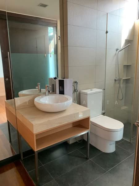 Rumah Banglo untuk Disewa di Leisure Farm (Gelang Patah) - Stella Narita - Bathroom - PropertyGuru.com.my