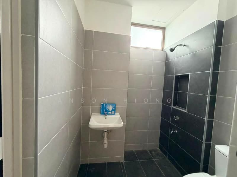 Rumah Teres 2 Tingkat untuk Disewa di Mutiara Rini (Skudai) - Anson Hiong - Bathroom - PropertyGuru.com.my