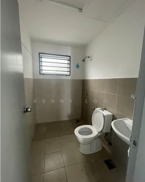 Pangsapuri untuk Disewa di Sutra Villa - Kenny Loo - Bathroom - PropertyGuru.com.my