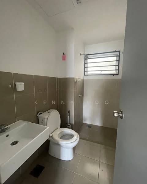 Pangsapuri untuk Disewa di Sutra Villa - Kenny Loo - Bathroom - PropertyGuru.com.my