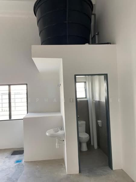 Terrace Factory for Rent in Sungai Kapar Indah Industrial Park (Kapar) - Stephanie Quek - Bathroom - PropertyGuru.com.my