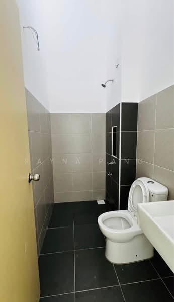 Rumah Teres 1 Tingkat untuk Dijual di Bandar Putra (Kulai) - Rayna Pang - Bathroom - PropertyGuru.com.my