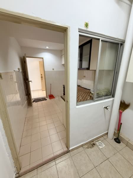 Apartment for Sale at Bayu Puteri 2 - Stella Narita - Kitchen - PropertyGuru.com.my