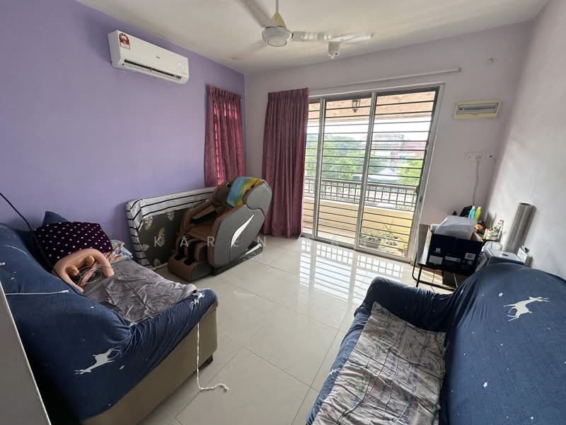 Rumah Bandar untuk Dijual di Balakong (Selangor) - Karen Tang - Living Room - PropertyGuru.com.my