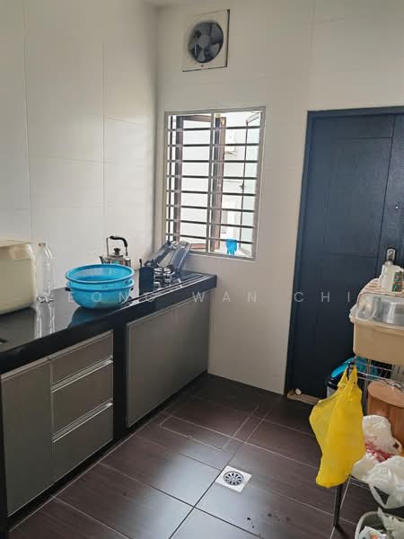 Rumah Bandar untuk Dijual di 16 Sierra (Puchong) - Yeong Wan Chi - Kitchen - PropertyGuru.com.my