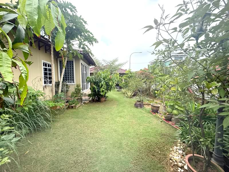 Rumah Banglo untuk Dijual di Kota Damansara (Selangor) - Akmal Adam - Exterior - PropertyGuru.com.my