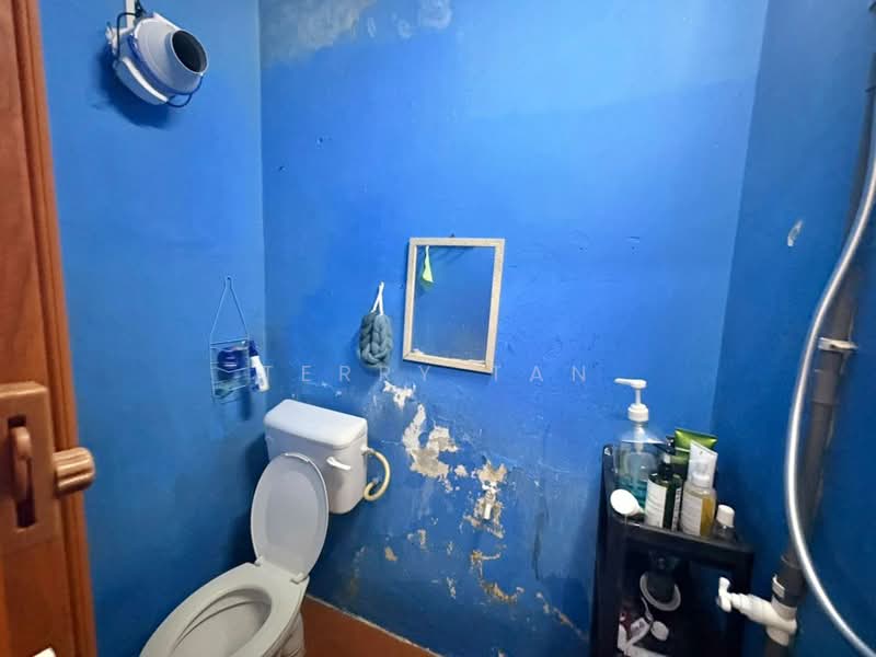 Rumah Teres 2 Tingkat untuk Dijual di Taman Damai Jaya (Skudai) - Terry Tan - Bathroom - PropertyGuru.com.my