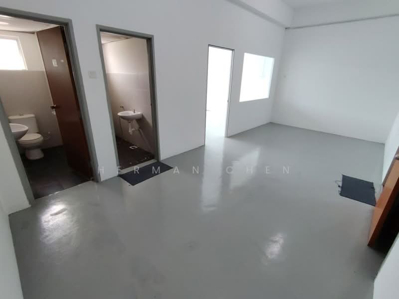 Kedai untuk Disewa di Taman Mount Austin (Tebrau) - Herman Chen - Bathroom - PropertyGuru.com.my