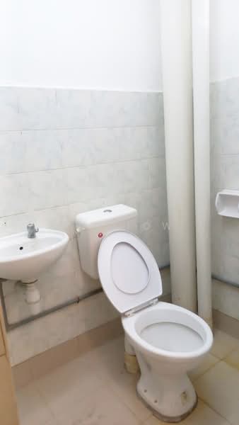 Pangsapuri untuk Disewa di Pangsapuri Lagoon Perdana - Max Low - Bathroom - PropertyGuru.com.my