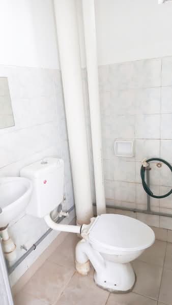 Pangsapuri untuk Disewa di Pangsapuri Lagoon Perdana - Max Low - Bathroom - PropertyGuru.com.my