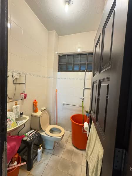 Rumah Berkembar untuk Dijual di Taman Pelangi (Johor Bahru) - Shirley Pang - Bathroom - PropertyGuru.com.my