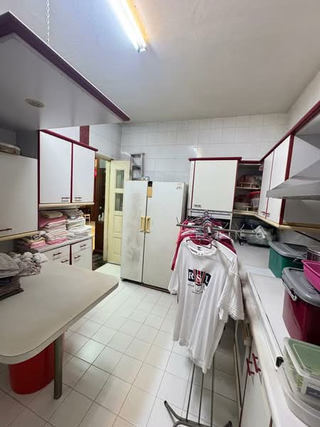 Rumah Berkembar untuk Dijual di Taman Pelangi (Johor Bahru) - Shirley Pang - Kitchen - PropertyGuru.com.my