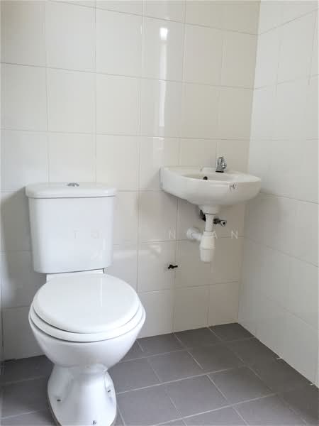 Apartment for Sale at Pangsapuri Akasia (Bandar Botanic) - Tony Ngan - Bathroom - PropertyGuru.com.my