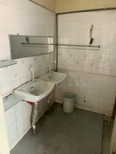 Kilang untuk Disewa di Taman Mount Austin (Tebrau) - Joyce Gan - Bathroom - PropertyGuru.com.my