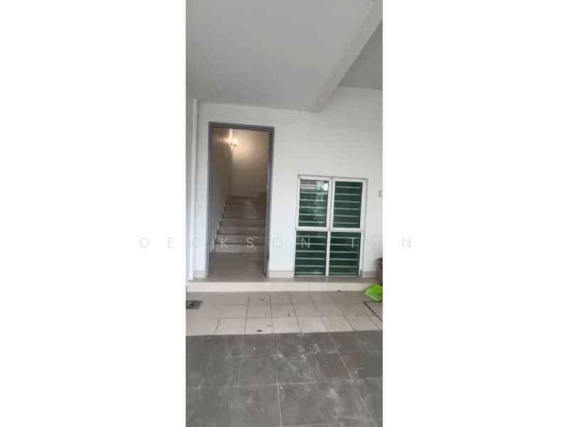 Rumah Bandar untuk Disewa di Petaling Jaya (Selangor) - Deckson Tan - Entrance - PropertyGuru.com.my