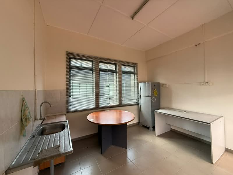 Shop for Rent in Taman Pelangi (Johor Bahru) - Vivian Ho - Kitchen - PropertyGuru.com.my