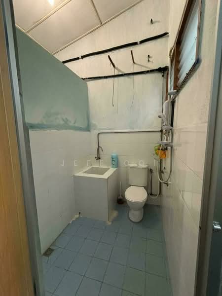 1-storey Terraced House for Sale in Bukit Gedung (Bayan Baru) - Jeff Ooi - Bathroom - PropertyGuru.com.my