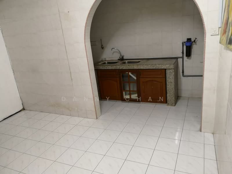 Townhouse for Sale in Taman Megah Emas (Petaling Jaya) - Danny Chan - Kitchen - PropertyGuru.com.my