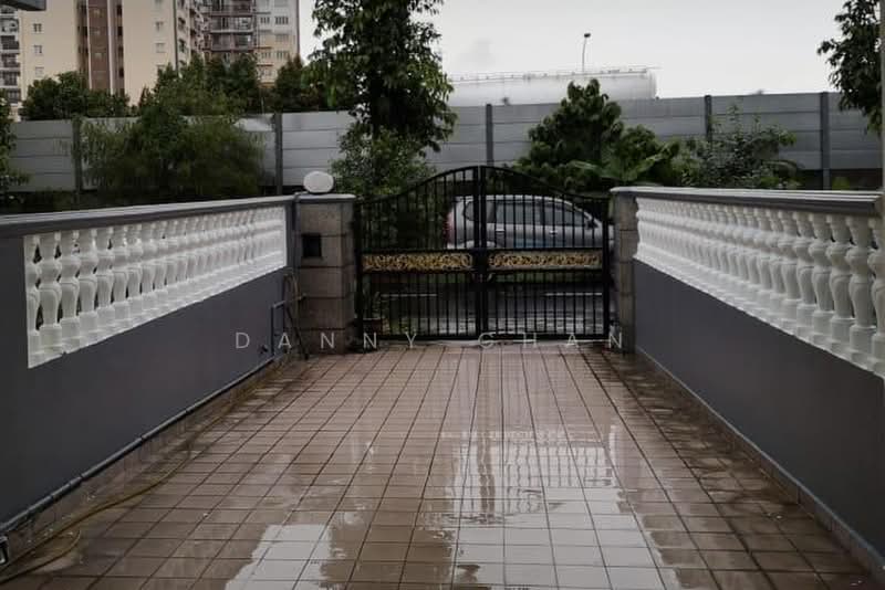 Townhouse for Sale in Taman Megah Emas (Petaling Jaya) - Danny Chan - Exterior - PropertyGuru.com.my