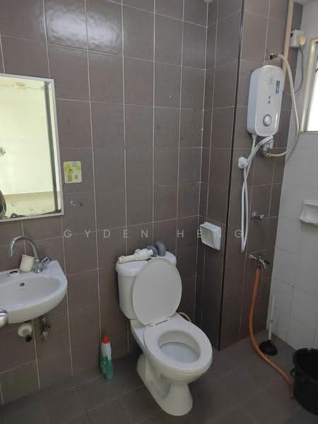 Service Residence for Sale at SuriaMas Suites - Gyden Heng - Bathroom - PropertyGuru.com.my