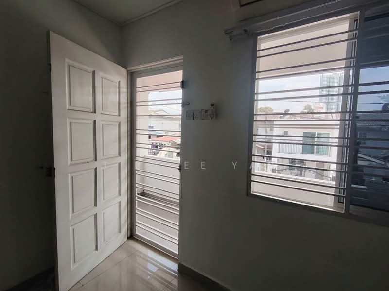 Rumah Teres 2-Tingkat untuk Dijual di Bandar Menjalara (Kuala Lumpur) - Tien Ee Yap - Entrance - PropertyGuru.com.my