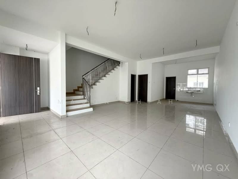Rumah Teres 2-Tingkat untuk Dijual di Kota Bayuemas (Klang) - Mason Chiah - Living Room - PropertyGuru.com.my