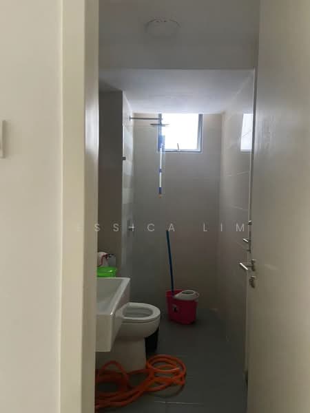 Servis Apartment untuk Dijual di United Point (Residensi Berpadu) - Jessica Lim - Bathroom - PropertyGuru.com.my
