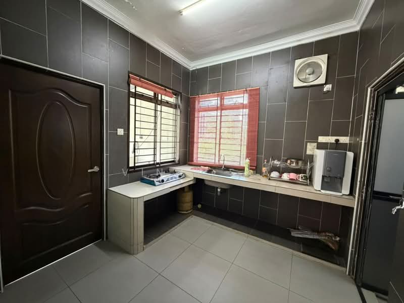 Rumah Teres 2 Tingkat untuk Disewa di Taman Mount Austin (Tebrau) - Vincy Sia - Kitchen - PropertyGuru.com.my