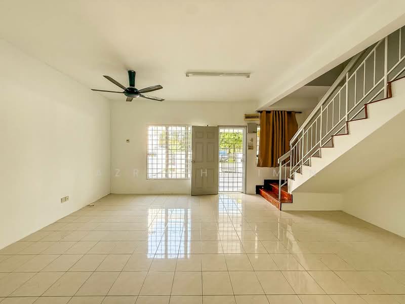 2-storey Terraced House for Sale in Setia Impian (Setia Alam) - Nazrin Hakimin - Living Room - PropertyGuru.com.my
