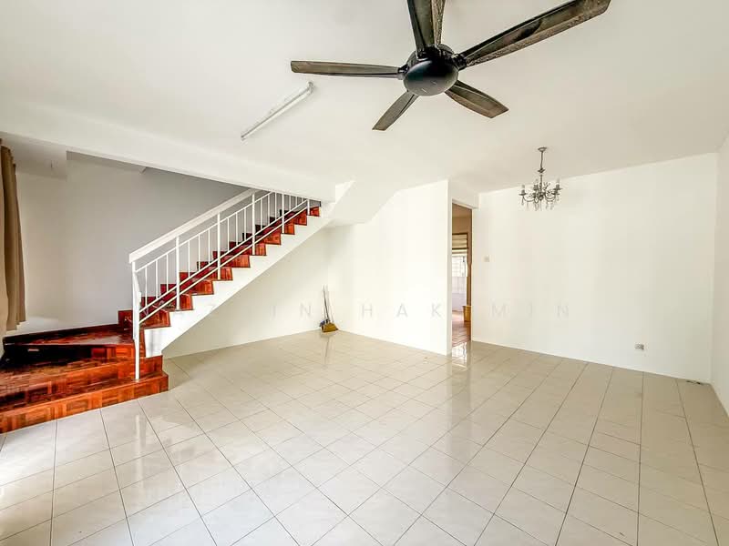 2-storey Terraced House for Sale in Setia Impian (Setia Alam) - Nazrin Hakimin - Living Room - PropertyGuru.com.my