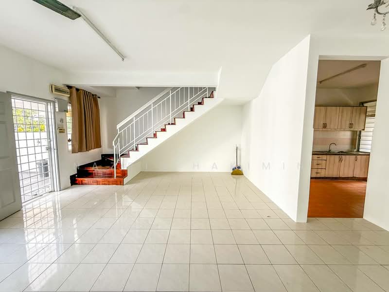 2-storey Terraced House for Sale in Setia Impian (Setia Alam) - Nazrin Hakimin - Living Room - PropertyGuru.com.my