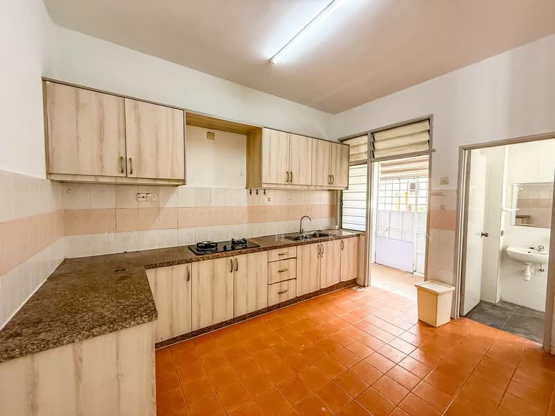 2-storey Terraced House for Sale in Setia Impian (Setia Alam) - Nazrin Hakimin - Kitchen - PropertyGuru.com.my