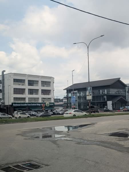 Shop / Office for Sale in Pusat Bandar Puchong (Puchong) - Sam Thoo - Exterior - PropertyGuru.com.my