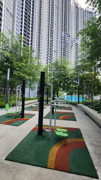 Servis Apartment untuk Disewa di The Era @ Duta North - Maggie Yeo - Pool Side - PropertyGuru.com.my