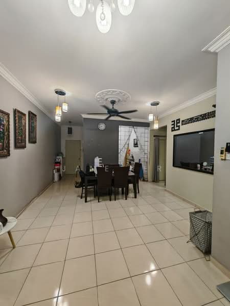 Pangsapuri untuk Dijual di Sri Ixora Apartment - Jane Ker - Living Room - PropertyGuru.com.my