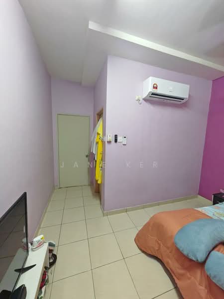 Pangsapuri untuk Dijual di Sri Ixora Apartment - Jane Ker - Bedroom - PropertyGuru.com.my