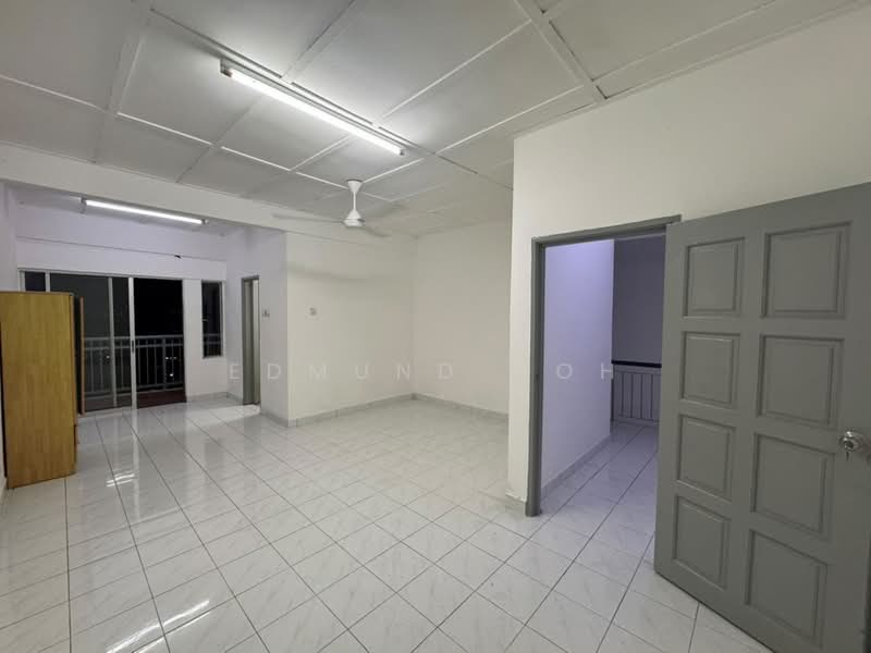 Condominium for Sale at South City (Perdana Selatan) Block C - Edmund Goh - Living Room - PropertyGuru.com.my