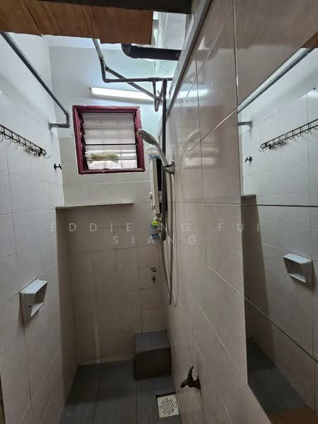 Apartment for Rent at Taman Lagenda Mas - Eddie Ng Fui Siang - Bathroom - PropertyGuru.com.my