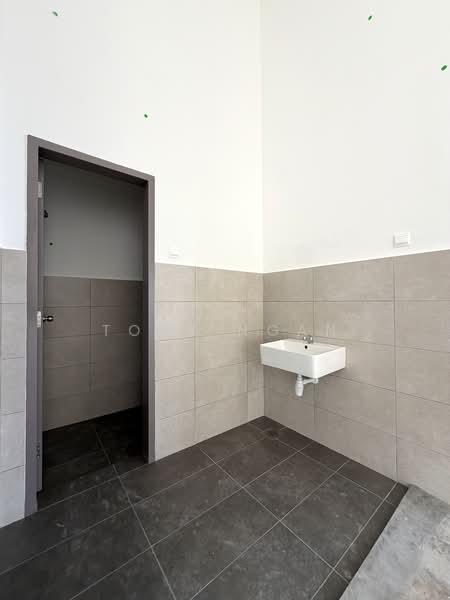 Semi-D Factory for Rent in Klang (Selangor) - Tony Ngan - Bathroom - PropertyGuru.com.my