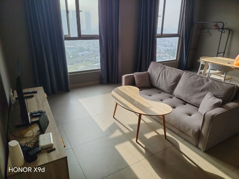 Service Residence for Rent at Suite Enesta - Ken Phang - Living Room - PropertyGuru.com.my