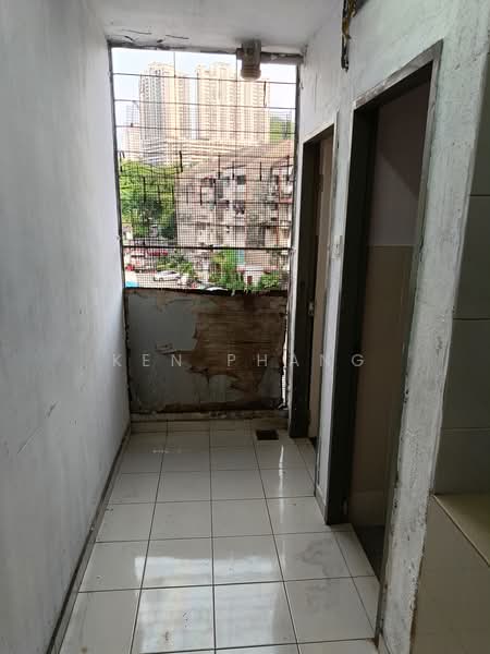Rumah Flat untuk Disewa di Pudu Impian 1 - Ken Phang - Balcony - PropertyGuru.com.my