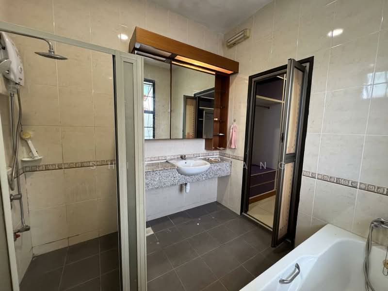 Semi-Detached House for Sale in Taman Impian Emas (Skudai) - Shirley Pang - Bathroom - PropertyGuru.com.my