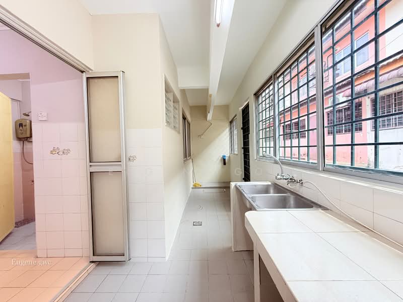 Rumah Teres 2 Tingkat untuk Dijual di Bandar Country Homes (Rawang) - Eugene Goh - Wet Kitchen- Fully Extended at Back - PropertyGuru.com.my