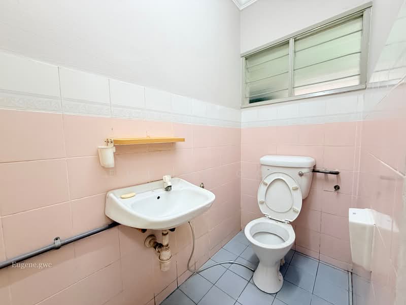 Rumah Teres 2 Tingkat untuk Dijual di Bandar Country Homes (Rawang) - Eugene Goh - Ground Floor Bathroom - PropertyGuru.com.my