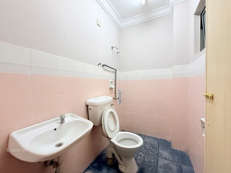 Rumah Teres 2 Tingkat untuk Dijual di Bandar Country Homes (Rawang) - Eugene Goh - Level 2 shared Bathroom - PropertyGuru.com.my