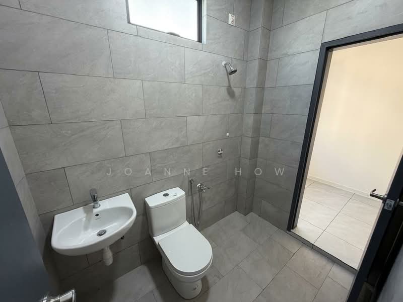 Rumah Teres 2 Tingkat untuk Disewa di Bukit Beruang (Bukit Baru) - Joanne How - Bathroom - PropertyGuru.com.my