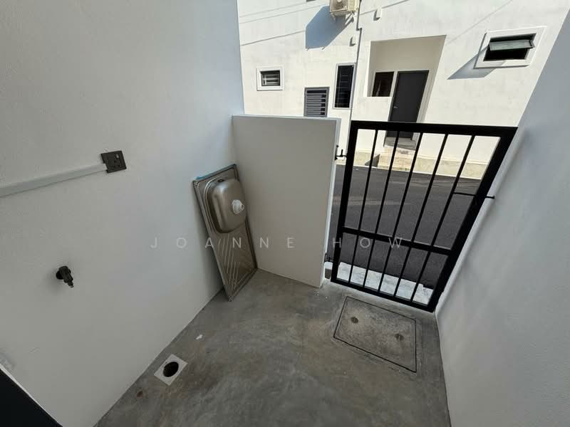 Rumah Teres 2 Tingkat untuk Disewa di Bukit Beruang (Bukit Baru) - Joanne How - Exterior - PropertyGuru.com.my
