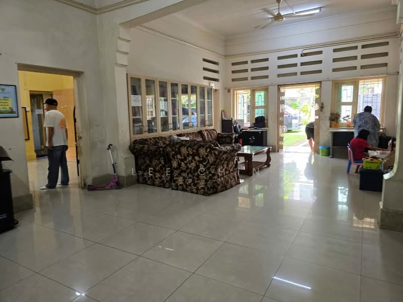 Banglo Komersial untuk Dijual di KL City Centre (Kuala Lumpur) - Lee Chin - Living Room - PropertyGuru.com.my