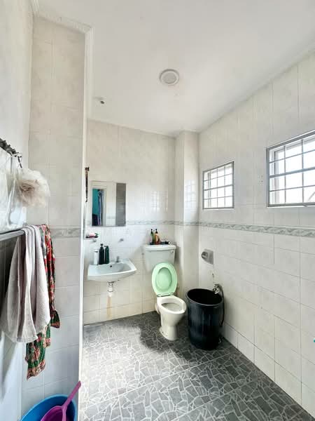 Rumah Teres untuk Dijual di TAMAN PUCHONG UTAMA (Puchong) - Luqman Ramli - Bathroom - PropertyGuru.com.my